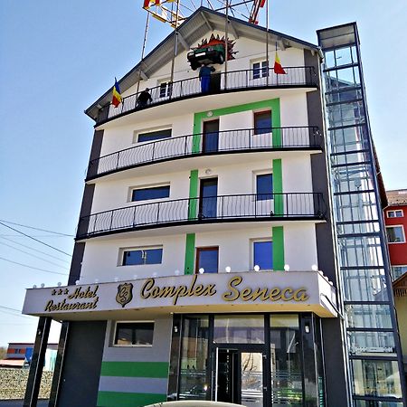 Hotel Seneca Бая Маре Екстериор снимка