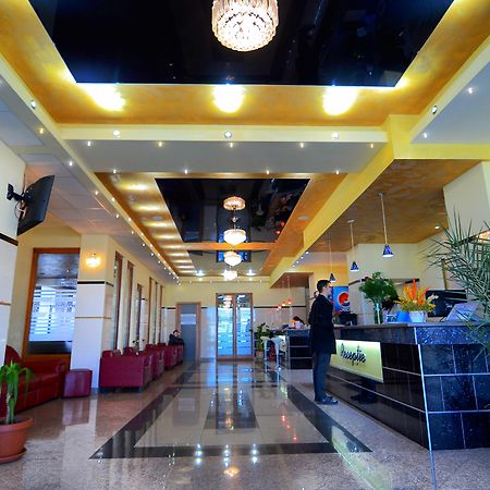 Hotel Seneca Бая Маре Екстериор снимка