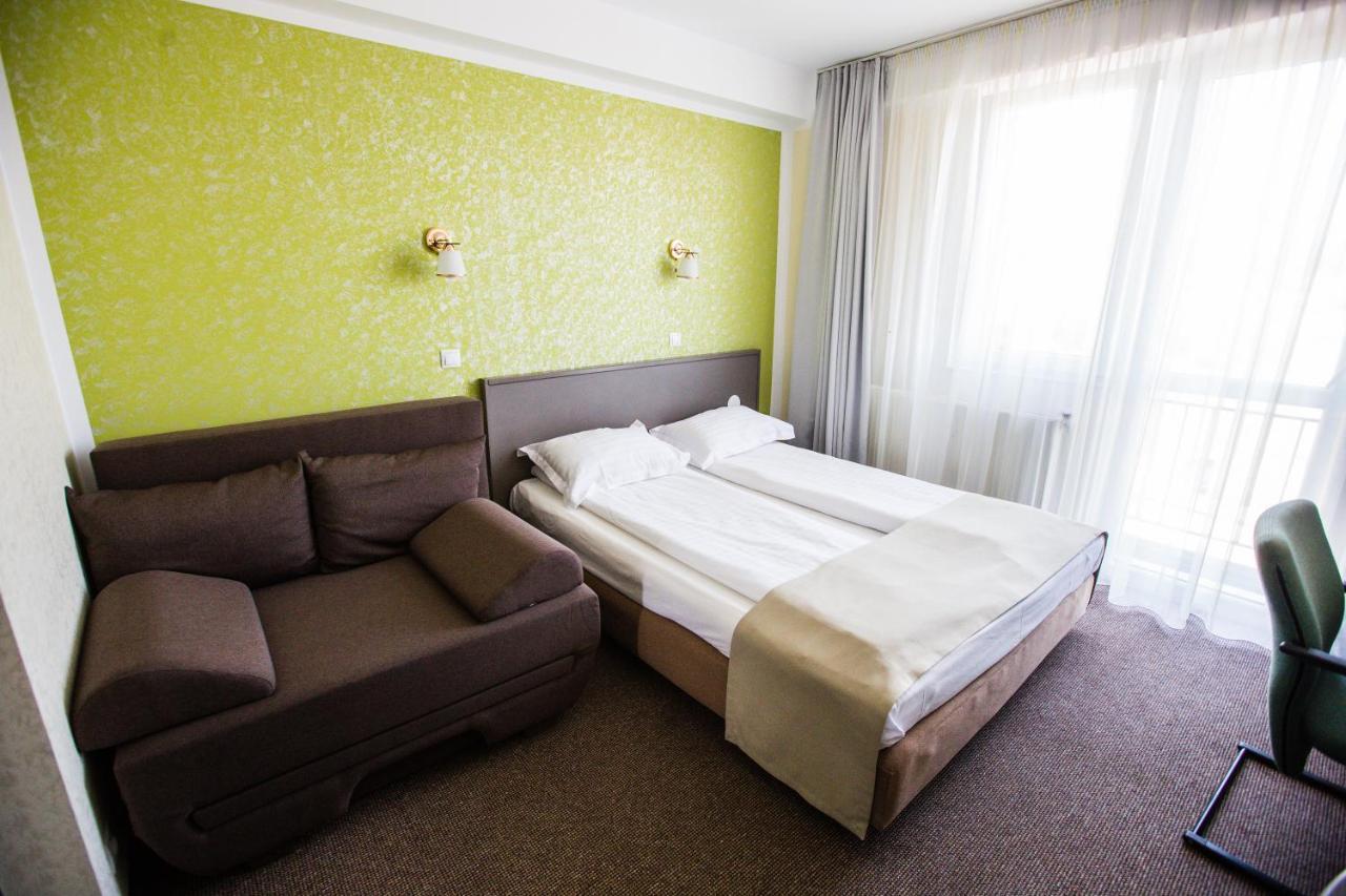 Hotel Seneca Бая Маре Екстериор снимка
