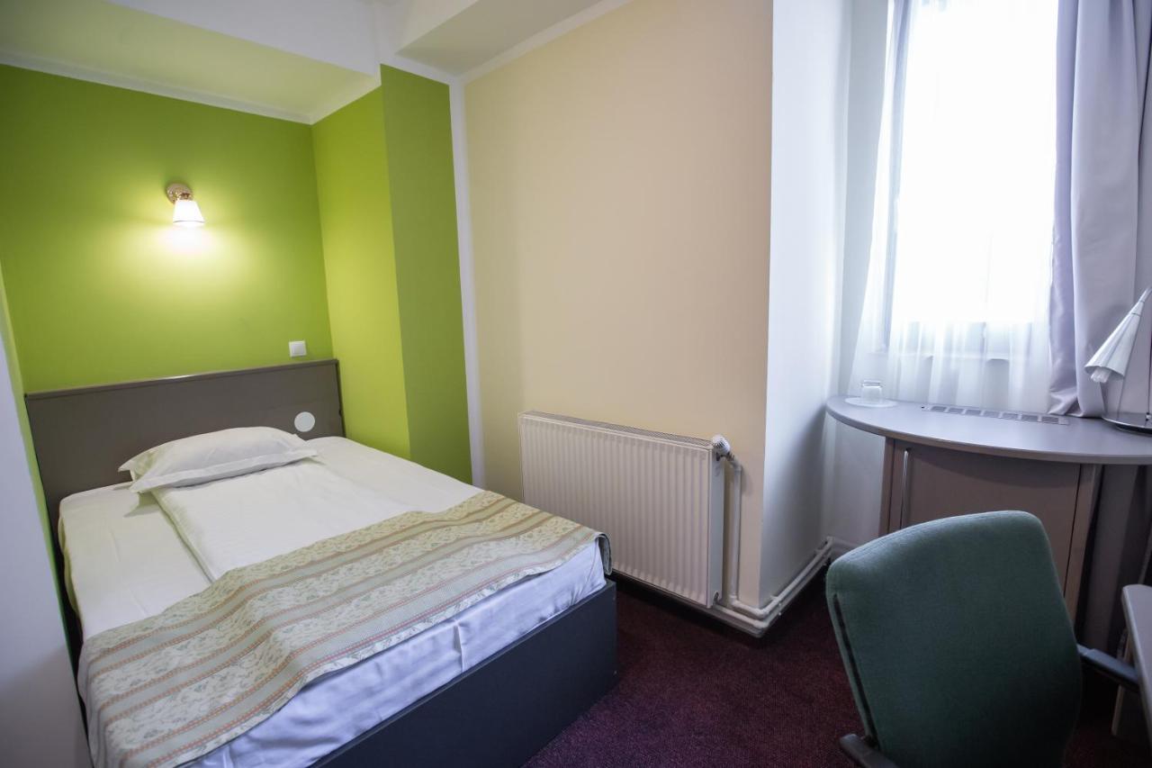 Hotel Seneca Бая Маре Екстериор снимка