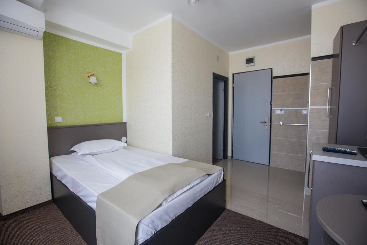Hotel Seneca Бая Маре Екстериор снимка