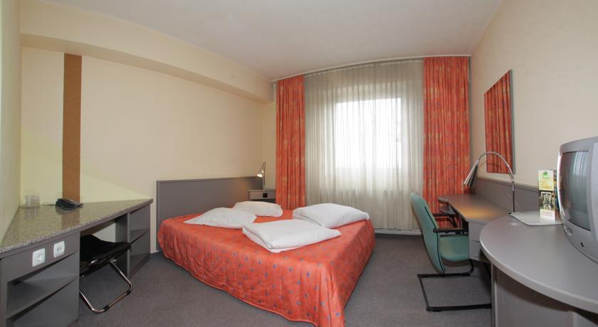 Hotel Seneca Бая Маре Екстериор снимка