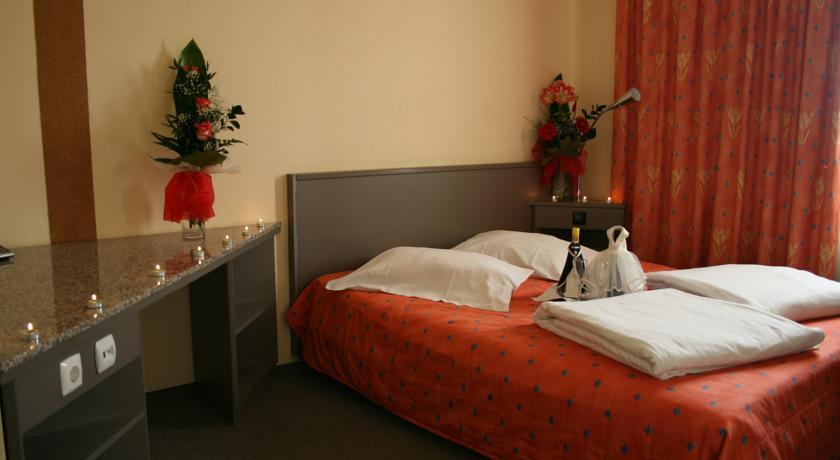 Hotel Seneca Бая Маре Екстериор снимка