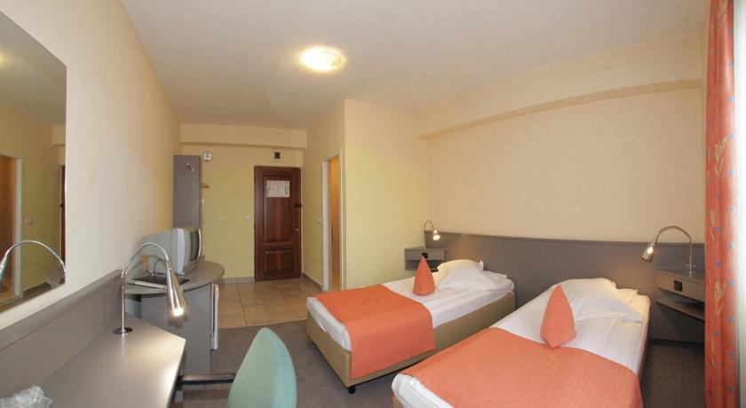 Hotel Seneca Бая Маре Екстериор снимка