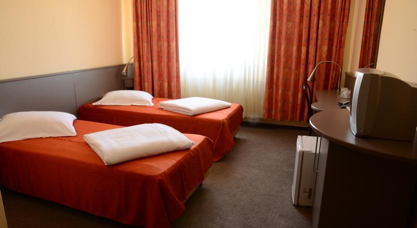 Hotel Seneca Бая Маре Екстериор снимка