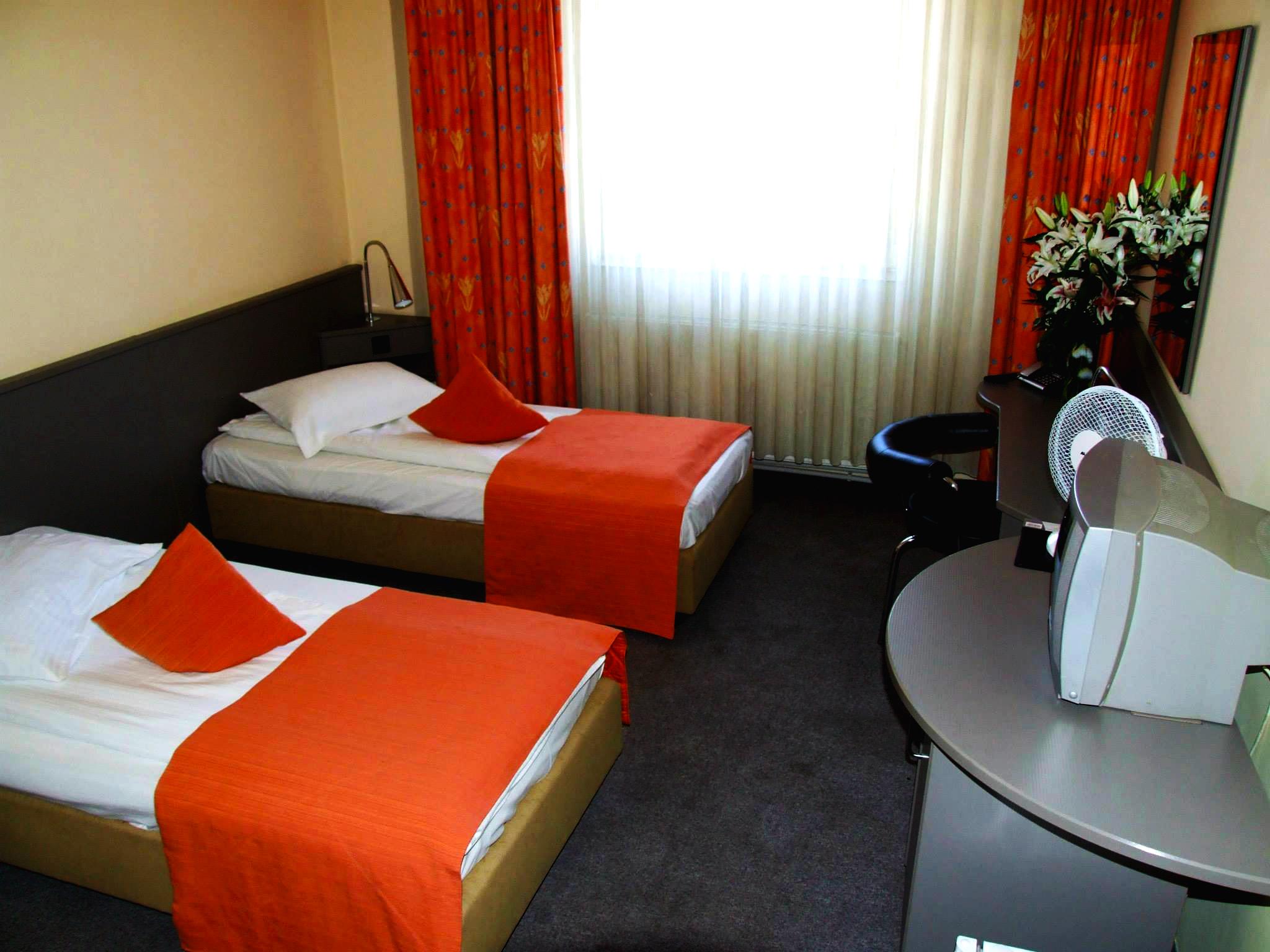 Hotel Seneca Бая Маре Екстериор снимка