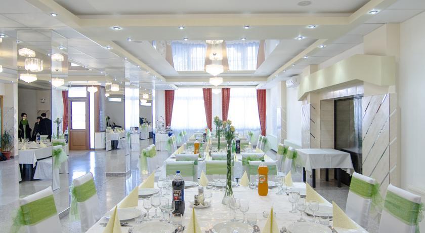 Hotel Seneca Бая Маре Екстериор снимка