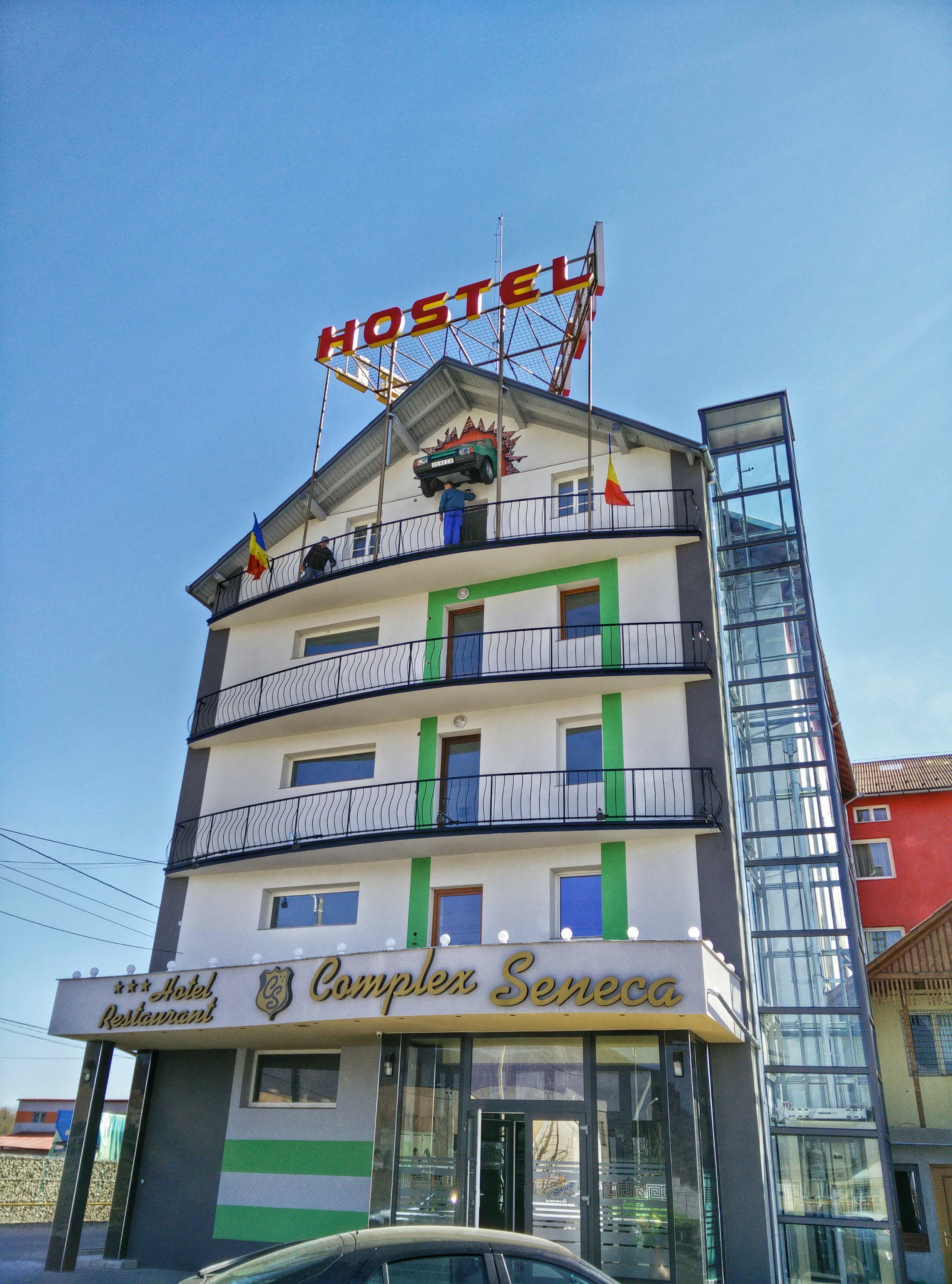 Hotel Seneca Бая Маре Екстериор снимка