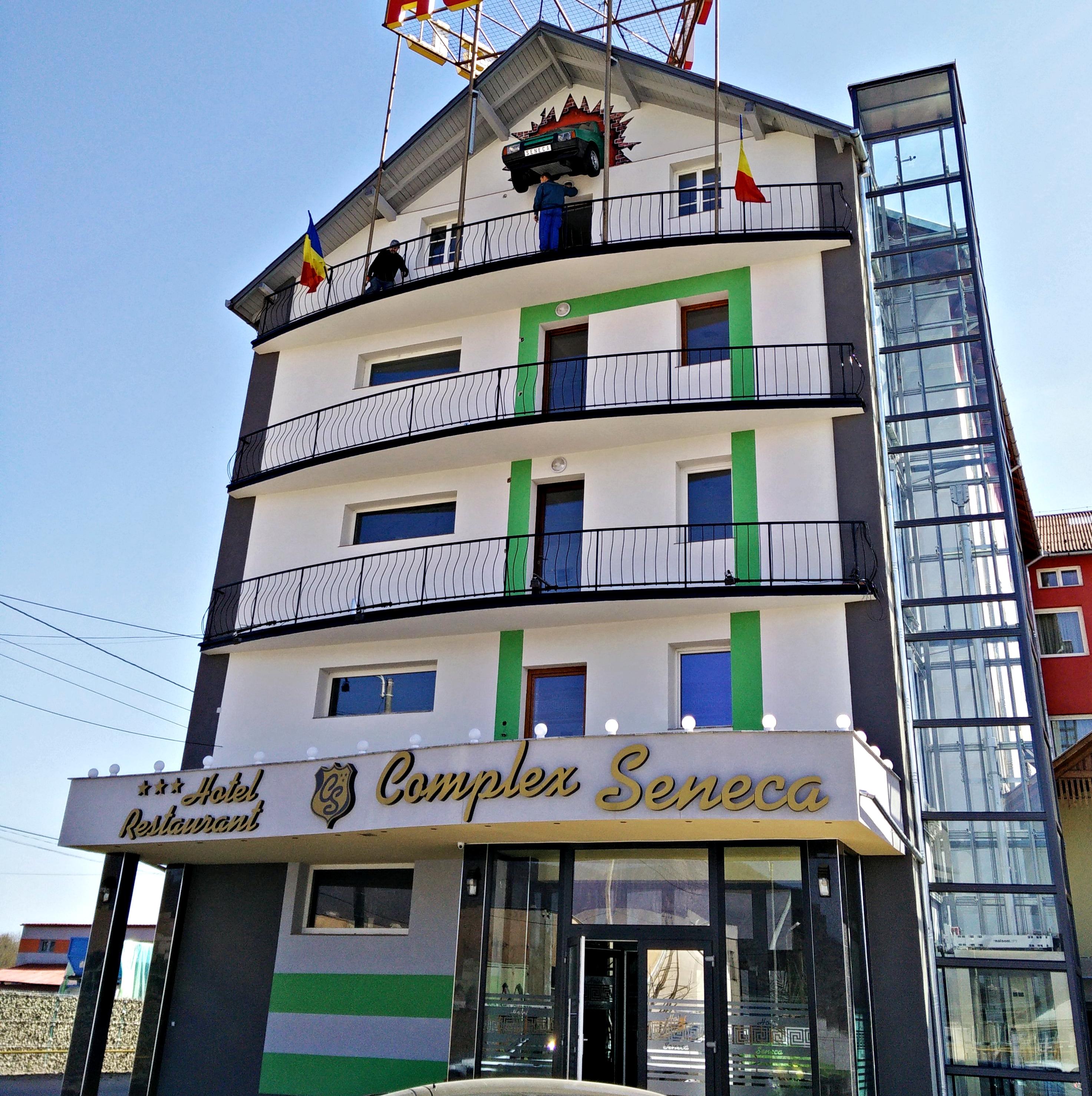 Hotel Seneca Бая Маре Екстериор снимка