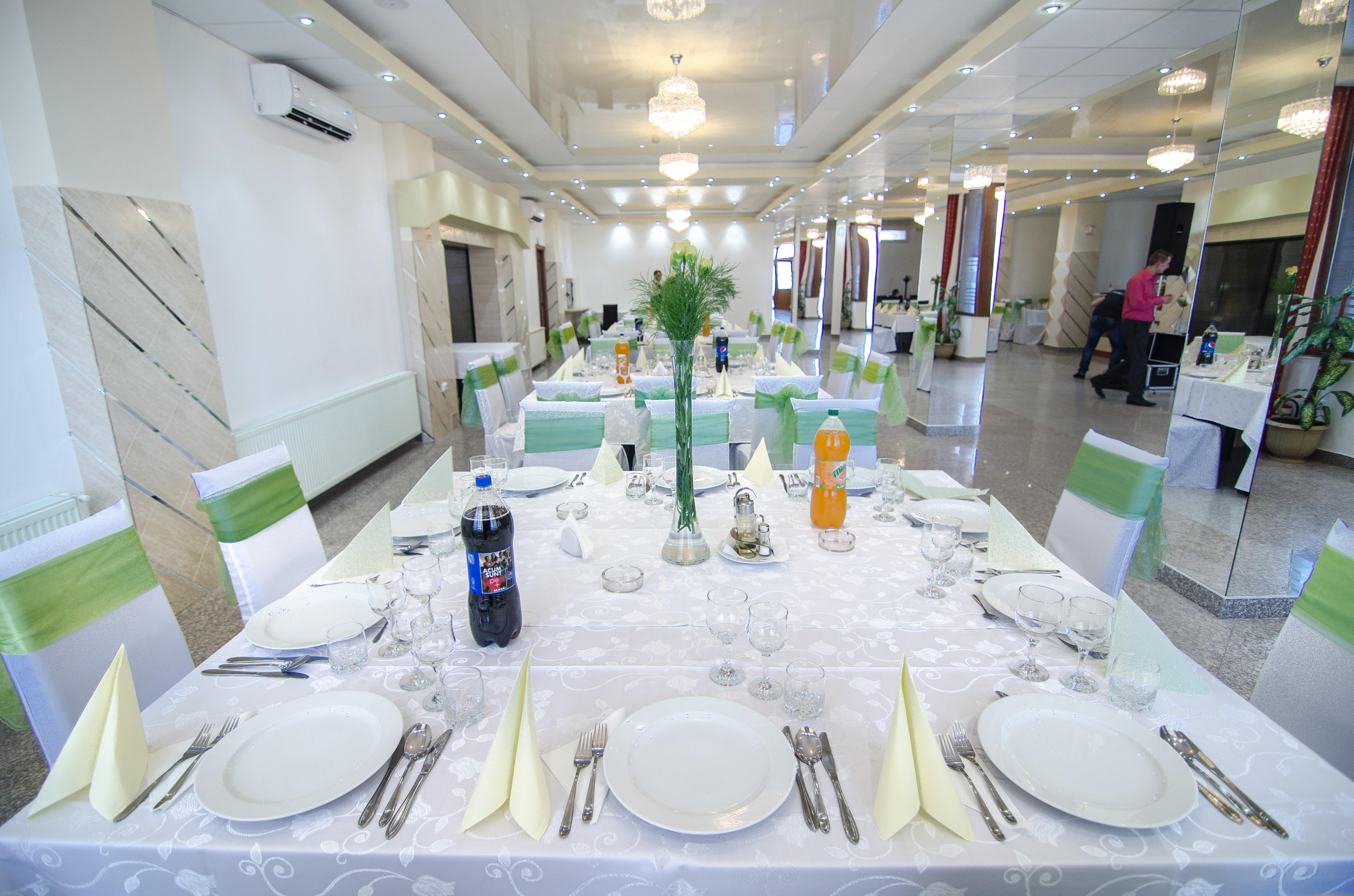 Hotel Seneca Бая Маре Екстериор снимка