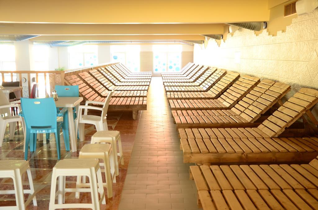 Hotel Seneca Бая Маре Екстериор снимка