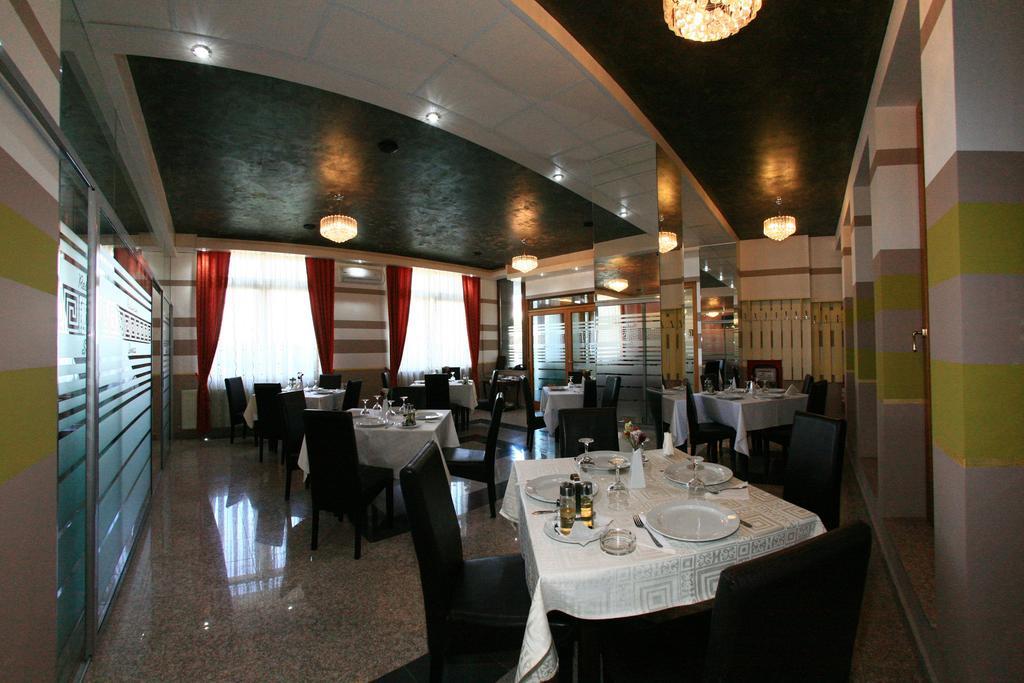 Hotel Seneca Бая Маре Екстериор снимка