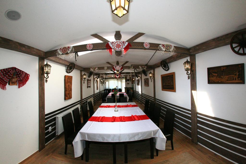 Hotel Seneca Бая Маре Екстериор снимка