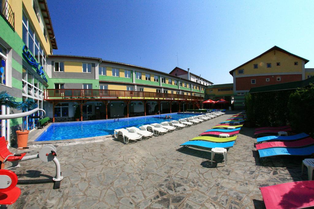 Hotel Seneca Бая Маре Екстериор снимка