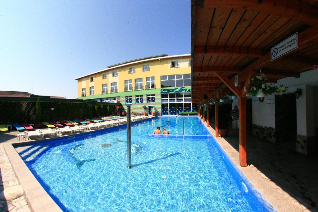 Hotel Seneca Бая Маре Екстериор снимка