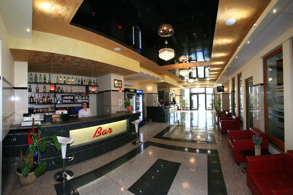 Hotel Seneca Бая Маре Екстериор снимка
