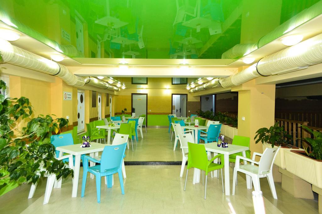 Hotel Seneca Бая Маре Екстериор снимка
