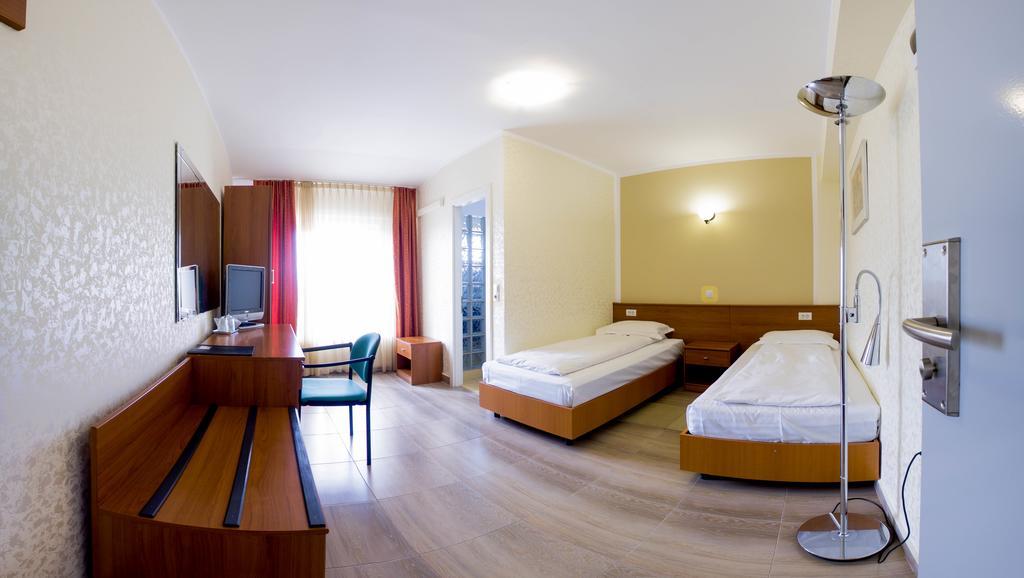 Hotel Seneca Бая Маре Екстериор снимка