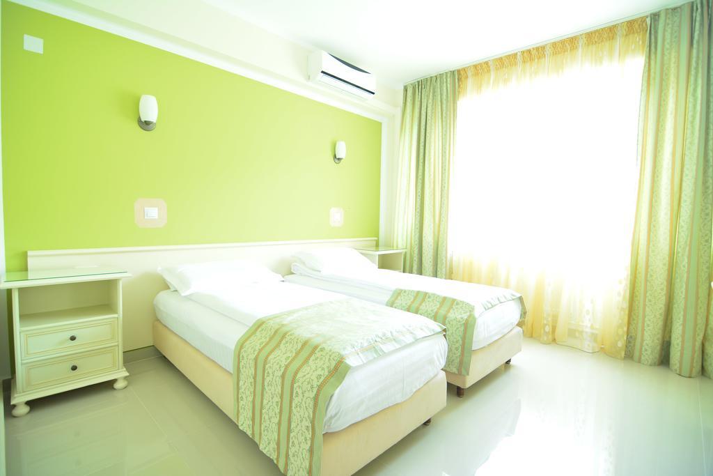 Hotel Seneca Бая Маре Екстериор снимка
