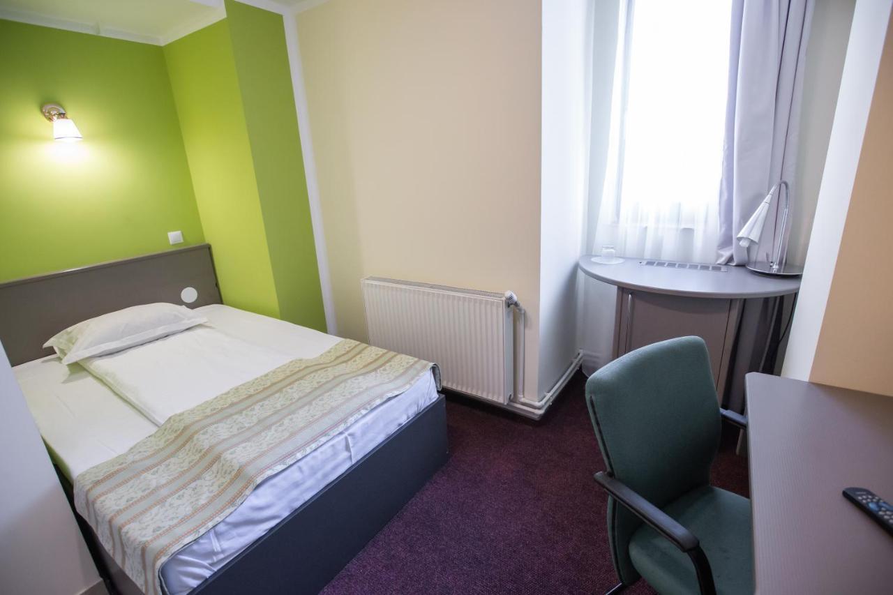 Hotel Seneca Бая Маре Екстериор снимка