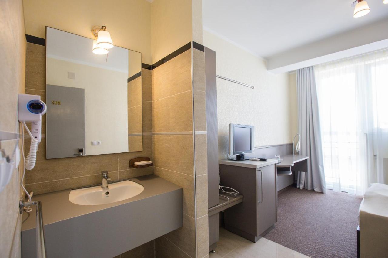 Hotel Seneca Бая Маре Екстериор снимка